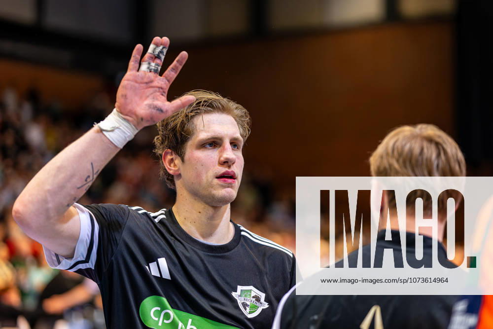 Joel Birlehm TSV Hannover Burgdorf, Nr 35 L R , TSV Hannover Burgdorf orange against Kadetten Schaffhausen black 3 Matchday of the Main Round EHF European League 2025 2026 01 03 2026, Swiss Life Hall Hannover, GER ,