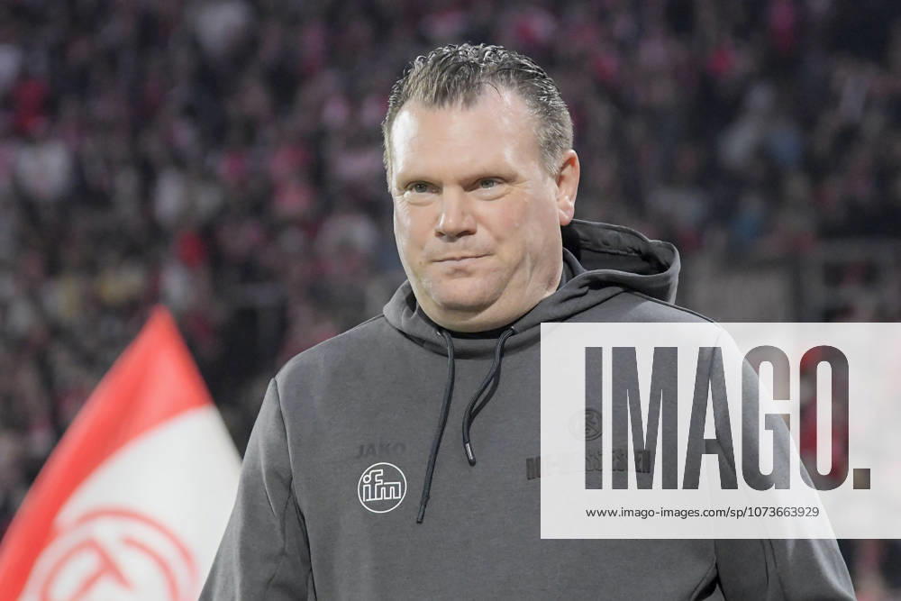 Uwe Koschinat Essen Portrait, half portrait, image, single, single shot, picture, single, solo, alone, 04 03 2026 ¢ Football ¢ Rot Weiss Essen vs SV Waldhof Mannheim, Stadion Essen, Essen, DFB DFL REGULATIONS PROHIBIT ANY USE OF PHOTOGRAPHS AS IMAGE SEQUENCES AND OR QUASI VIDEO
