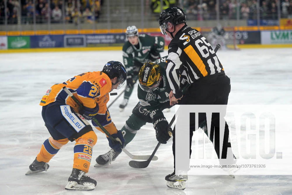 Jack Dugan Bietigheim Steelers, 08 in a duel with Christopher Theodore Lausitzer Fuechse, 26 Bietigheim Steelers vs Lausitzer Fuechse, Ice Hockey, DEL 2, 51 Matchday, Season 2025 2026, 06 03 2026 Bietigheim Steelers vs Lausitzer Fuechse, Ice Hockey, DEL 2, 51 Matchday, Season 2025 2026, 06 03 2026 Bietigheim