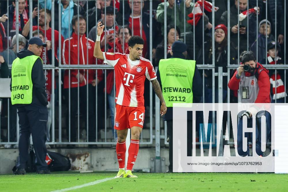 Goal celebration by Luis Diaz 14 FC Bayern Muenchen to 1 0, FC Bayern Muenchen vs Borussia Moenchengladbach, Football, 1 Bundesliga, 25 Matchday, 06 03 2026 DFB regulations prohibit any use of photographs as image sequences and or quasi video Muenchen Bayern Germany