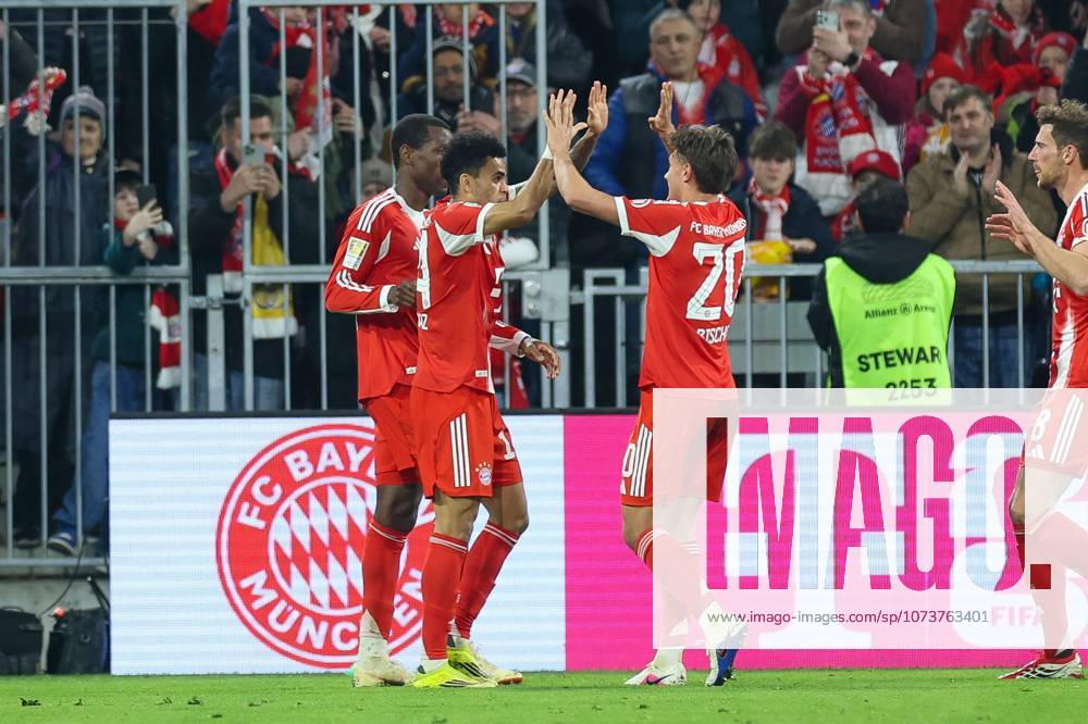 Goal celebration by Luis Diaz 14 FC Bayern Muenchen to 1 0, FC Bayern Muenchen vs Borussia Moenchengladbach, Football, 1 Bundesliga, 25 Matchday, 06 03 2026 DFB regulations prohibit any use of photographs as image sequences and or quasi video Muenchen Bayern Germany