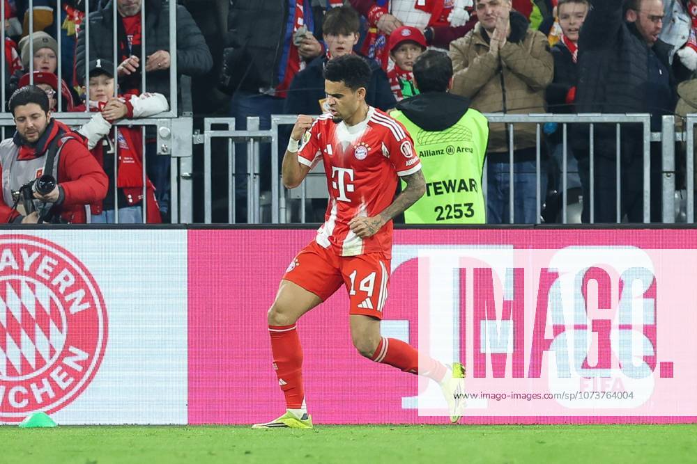 Goal celebration by Luis Diaz 14 FC Bayern Muenchen to 1 0, FC Bayern Muenchen vs Borussia Moenchengladbach, Football, 1 Bundesliga, 25 Matchday, 06 03 2026 DFB regulations prohibit any use of photographs as image sequences and or quasi video Muenchen Bayern Germany