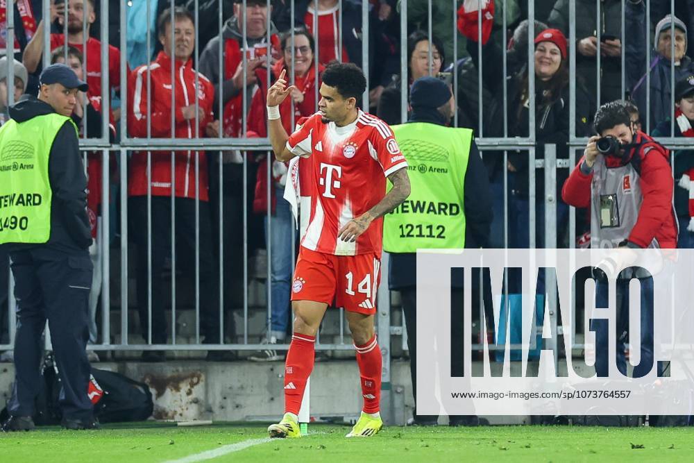 Goal celebration by Luis Diaz 14 FC Bayern Muenchen to 1 0, FC Bayern Muenchen vs Borussia Moenchengladbach, Football, 1 Bundesliga, 25 Matchday, 06 03 2026 DFB regulations prohibit any use of photographs as image sequences and or quasi video Muenchen Bayern Germany