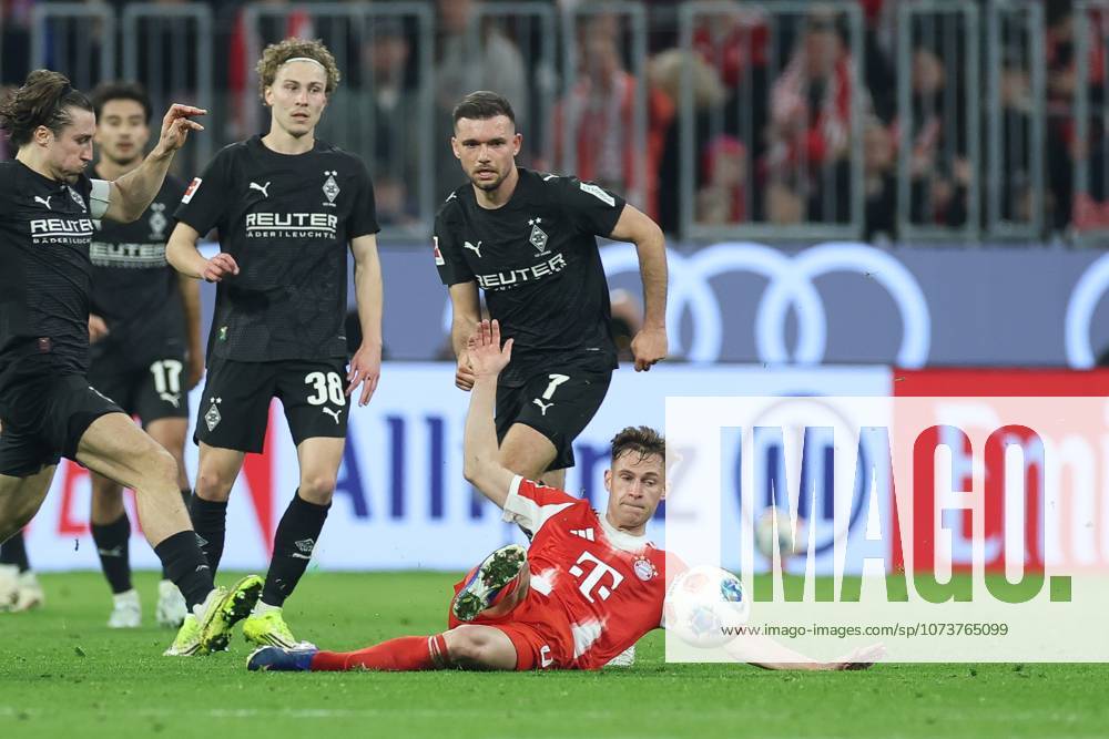 In duel, action, with Joshua Kimmich 6 FC Bayern Muenchen , FC Bayern Muenchen vs Borussia Moenchengladbach, Soccer, 1 Bundesliga, 25 Matchday, 06 03 2026 DFB regulations prohibit any use of photographs as image sequences and or quasi video Muenchen Bayern Germany
