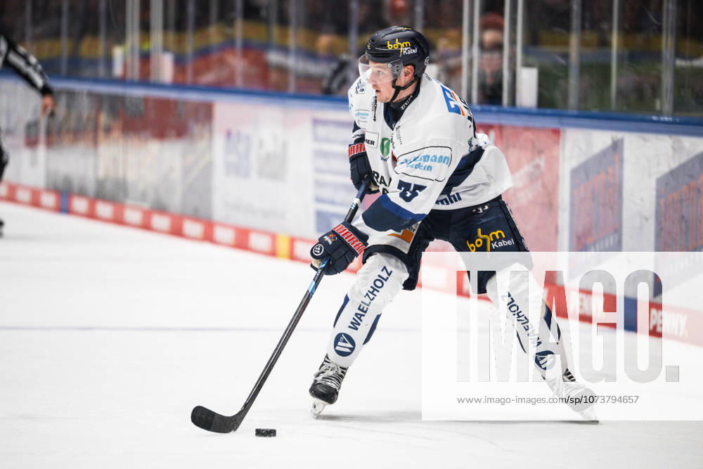 Julian Napravnik Iserlohn Roosters, 75 GER, Loewen Frankfurt vs Iserlohn Roosters, Ice Hockey, Penny DEL, 49 Matchday, Season 2025 2026, 06 03 2026 Eibner Pressefoto Attila Ziga GER, Loewen Frankfurt vs Iserlohn Roosters, Ice Hockey, Penny DEL, 49 Matchday, Season 2025 2026, 06 03 2026 Frankfurt