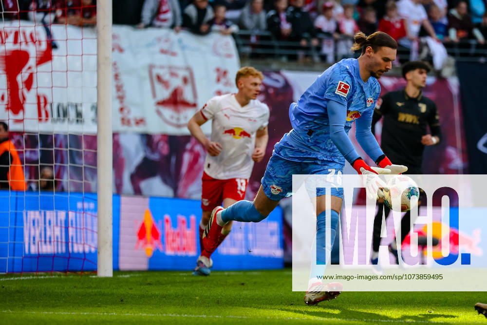 Maarten Vandevoordt RB Leipzig, 26 haelt den Ball, RB Leipzig vs FC Augsburg, Football, 1 Bundesliga, 25 Spieltag, Saison 2025 2026, 07 03 2026,¨ DFL REGULATIONS PROHIBIT ANY USE OF PHOTOGRAPHS AS IMAGE SEQUENCES AND OR QUASI VIDEO,¨ RB Leipzig vs FC Augsburg, Football, 1 Bundesliga, 25 Spieltag, Saison 2025 2026, 07 03 2026 Leipzig