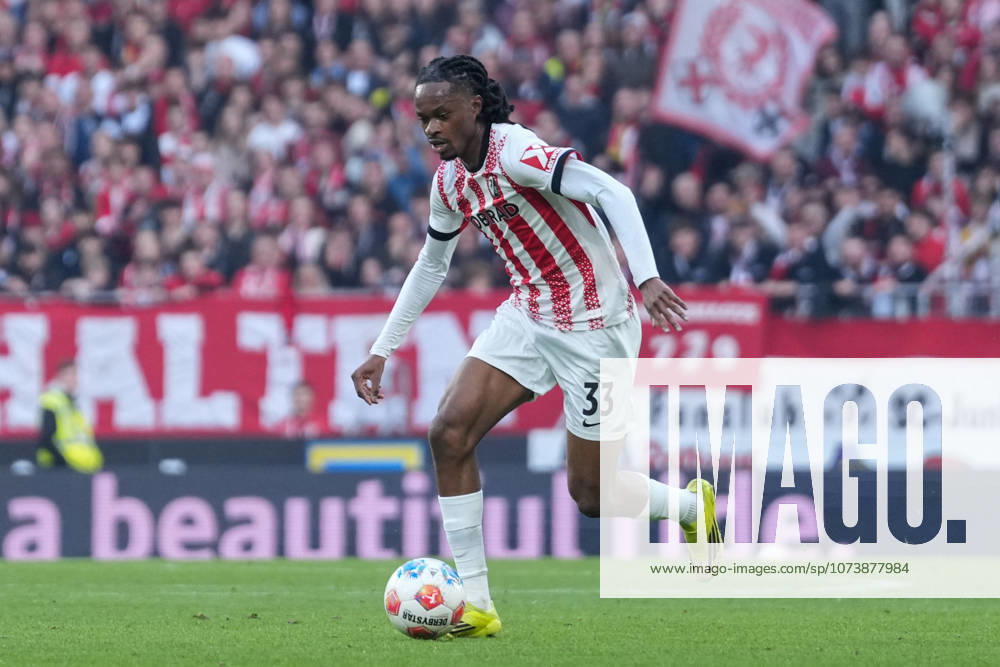 Jordy Makengo SC Freiburg, 33 on the ball , Germany, Soccer, 1 Bundesliga, 25 Matchday, 2025 2026, SC Freiburg vs Bayer 04 Leverkusen, 07 03 2026, Europa Park Stadion, Freiburg, Germany DFL REGULATIONS PROHIBIT ANY USE OF PHOTOGRAPHS AS IMAGE SEQUENCES AND OR QUASI VIDEO Freiburg Europa Park Stadion Baden Württemberg Germany