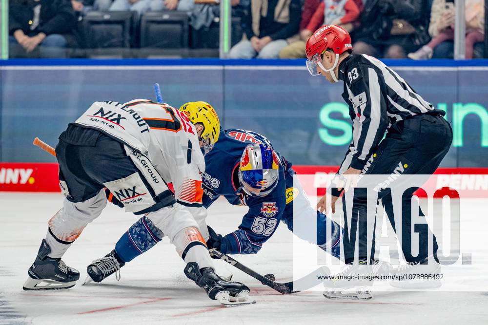 Linesperson David Tschirner executes a faceoff between Daniel Pfaffengut Loewen Frankfurt, 77 and Patrick Hager EHC Red Bull Muenchen, 52 GER, EHC Red Bull Muenchen vs Loewen Frankfurt, Ice Hockey, DEL, Matchday 50, Season 2025 2026, 08 03 2026 GER, EHC Red Bull Muenchen vs Loewen Frankfurt, Ice Hockey, DEL, Matchday 50, Season 2025 2026, 08 03 2026 Muenchen
