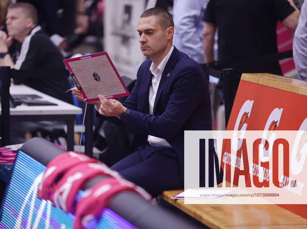 Coach Marko Stankovic Telekom Baskets Bonn vs SYNTAINICS MBC 23 Speiltag season 2025 26