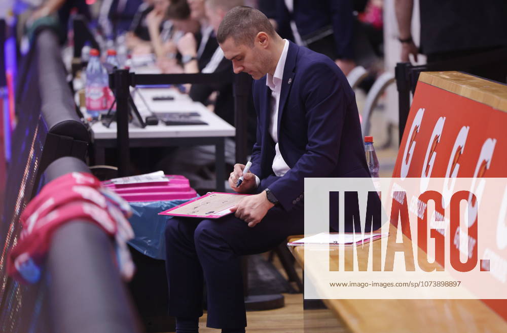 Coach Marko Stankovic Telekom Baskets Bonn vs SYNTAINICS MBC 23 Speiltag season 2025 26