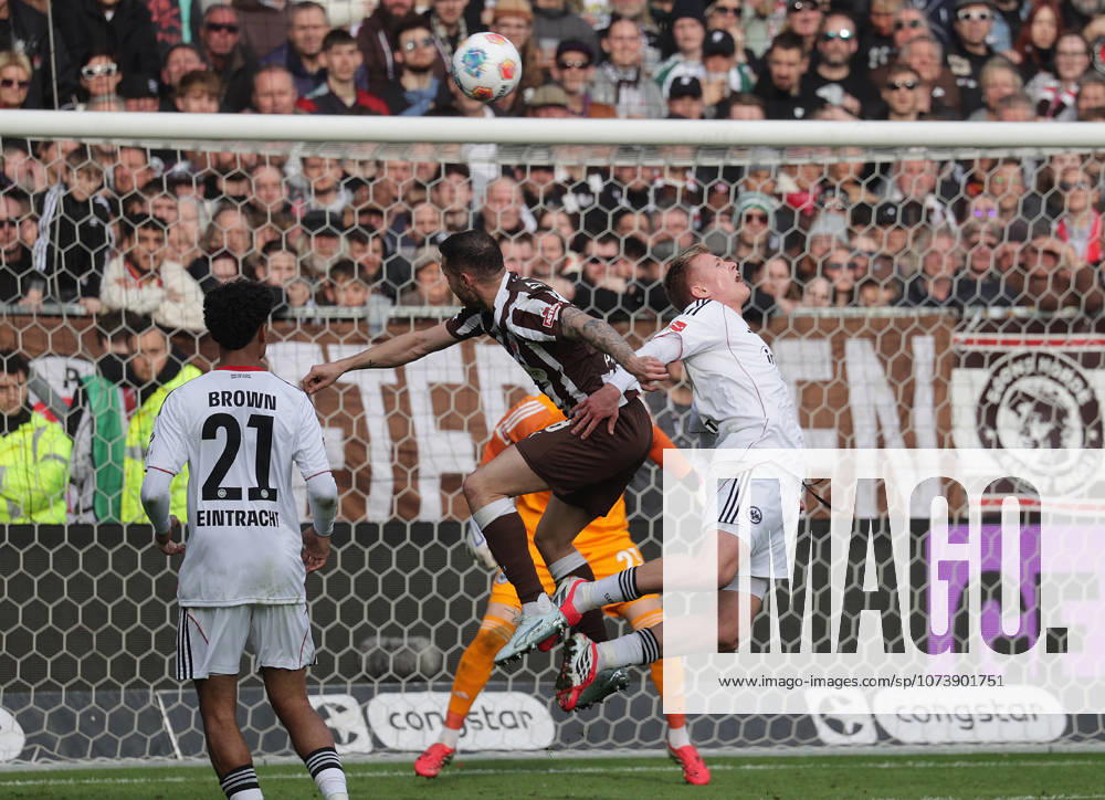 Jonathan Burkhardt Eintracht Frankfurt , Mathias Pereira Situation FC St Pauli Football, 1 BL, Season 2025 2026, Men, FC St Pauli vs Eintracht Frankfurt, 0 0 DFL REGULATIONS PROHIBIT ANY USE OF PHOTOGRAPHS AS IMAGE SEQUENCES AND OR QUASI VIDEO