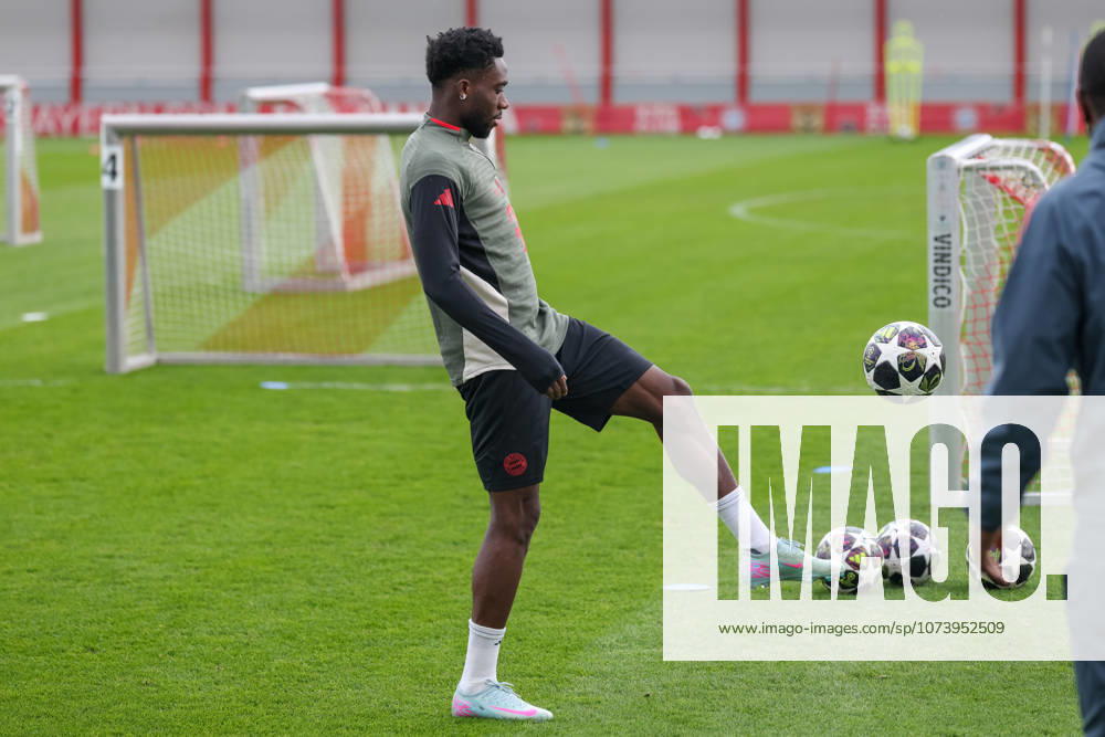 Alphonso Davies FC Bayern Muenchen, 19 with ball, GER, Final training, FC Bayern Muenchen, Football, UEFA Champions League, Round of 16, First leg, 2025 2026 season, 09 03 2026, GER, Final training, FC Bayern Muenchen, Football, UEFA Champions League, Round of 16, First leg, 2025 2026 season, 09 03 2026 Muenchen