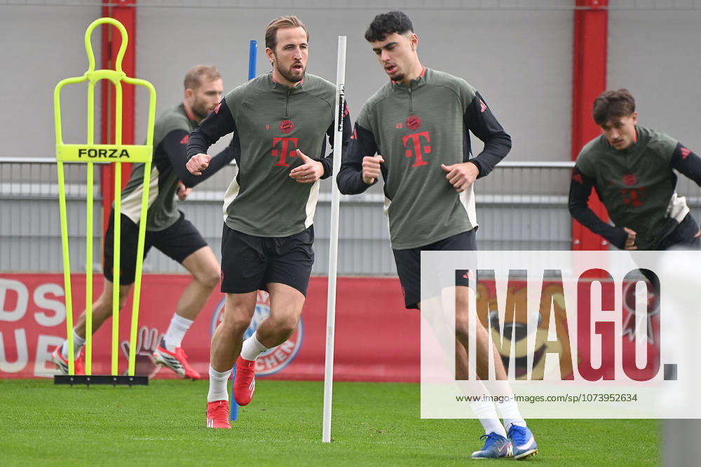Harry KANE Bayern Muenchen ,re Aleksandar PAVLOVIC Bayern Muenchen , action final training on 09 03 2026 Soccer Champions League,season 2025 26, round of 16 Atalanta Bergamo FC Bayern Muenchen on 10 03 2026