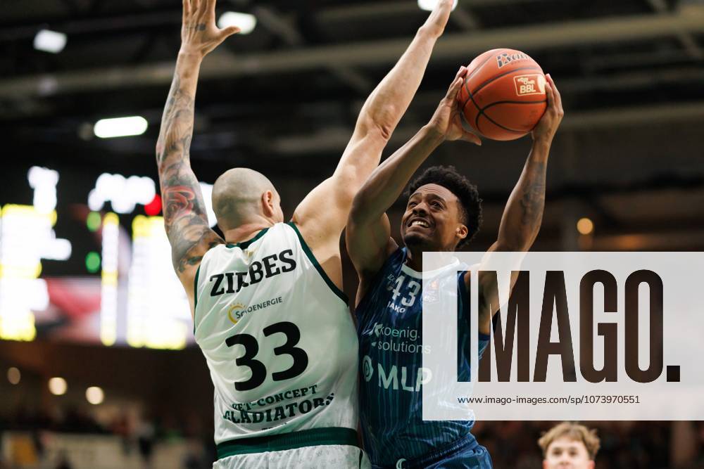 Kevin McClain MLP Academics Heidelberg 4 in duel with Maik Zirbes Gladiators Trier , Vet Concept Gladiators Trier vs MLP Academics Heidelberg, Basketball, easyCredit BBL, Matchday 23, Season 2025 2026, 09 03 2026 Vet Concept Gladiators Trier vs MLP Academics Heidelberg, Basketball, easyCredit BBL, Matchday 23, Season 2025 2026