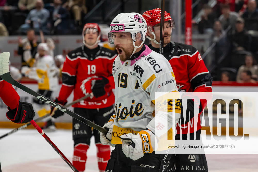 NL : Lausanne HC - HC Ajoie 09.03.2026, Lausanne, Vaudoise Arena, NL: Lausanne HC - HC Ajoie. Jeremy Wick (19, HC Ajoie) celebrates his goal 2-2 during the Swiss National League Ice hockey, Eishockey championship 2025-2026 match between Lausanne HC and HC Ajoie the Monday 09.03.2026 at the Vaudoise Arena in Lausanne, Switzerland. Lausanne Vaudoise Arena Vaud Switzerland