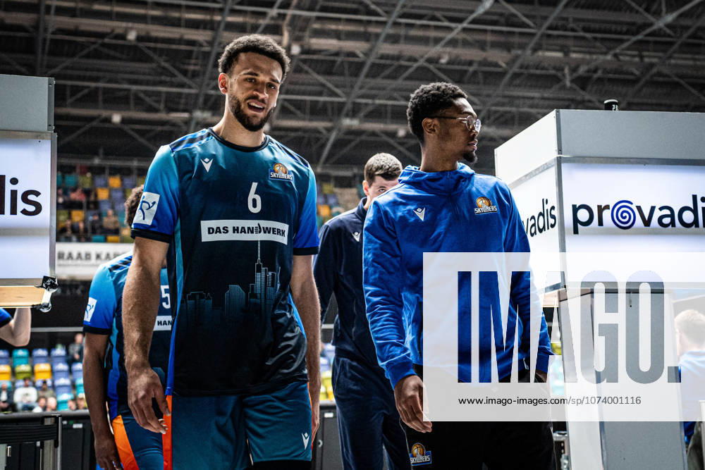 Basketball easyCredit BBL Bundesliga, Frankfurt Skyliners Bamberg Baskets v l Moses Pölking Skyliners Frankfurt , Desmond Watson Skyliners Frankfurt Frankfurt am Main