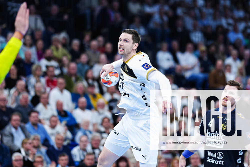 Throw Goal Hendrik Pekeler THW Kiel, 61 GER, THW Kiel vs SG Flensburg Handewitt, Handball, EHF European League, Main Round, Season 2025 2026, 10 03 2026 GER, THW Kiel vs SG Flensburg Handewitt, Handball, EHF European League, Main Round, Season 2025 2026, 10 03 2026 Kiel