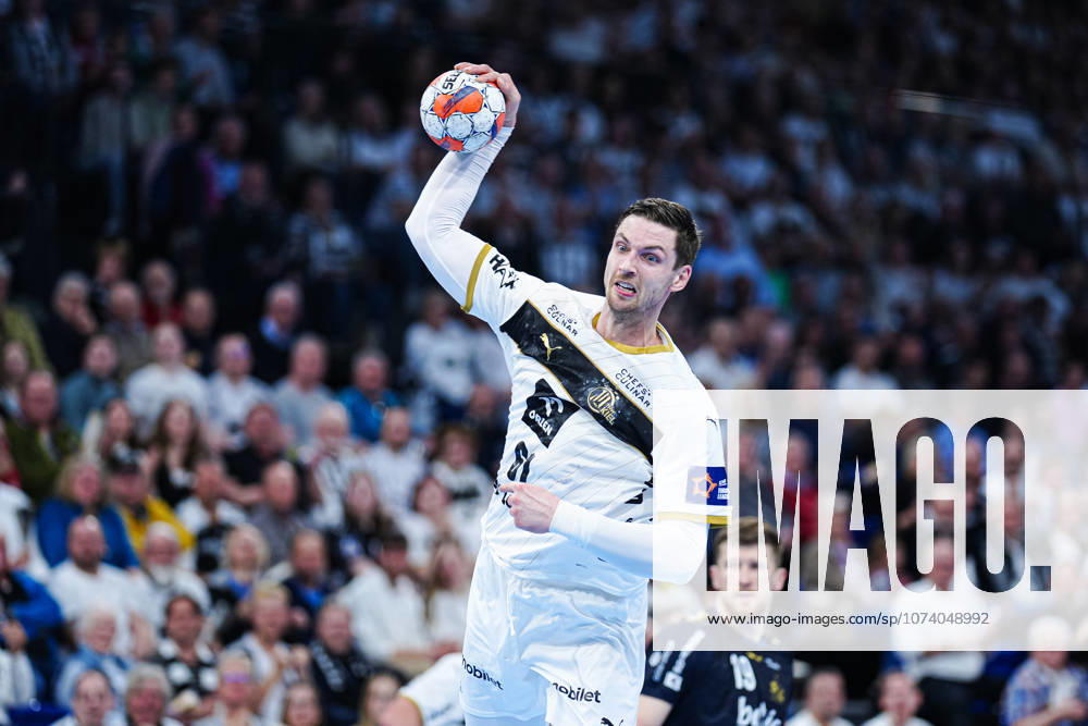 Throw Goal Hendrik Pekeler THW Kiel, 61 GER, THW Kiel vs SG Flensburg Handewitt, Handball, EHF European League, Main Round, Season 2025 2026, 10 03 2026 GER, THW Kiel vs SG Flensburg Handewitt, Handball, EHF European League, Main Round, Season 2025 2026, 10 03 2026 Kiel