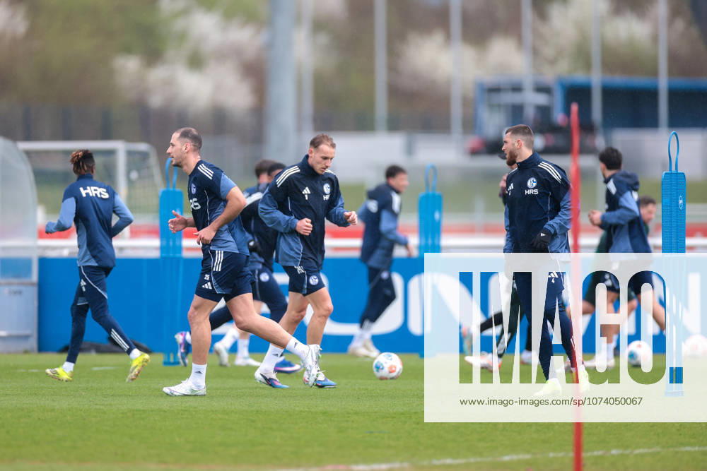 Soccer training of FC Schalke 04 f l Nikola Katic FC Schalke 04 , Timo Becker FC Schalke 04 , Hasan Kurucay FC Schalke 04 Gelsenkirchen Training ground FC Schalke 04 NRW Germany xRHR PHOTO YYx