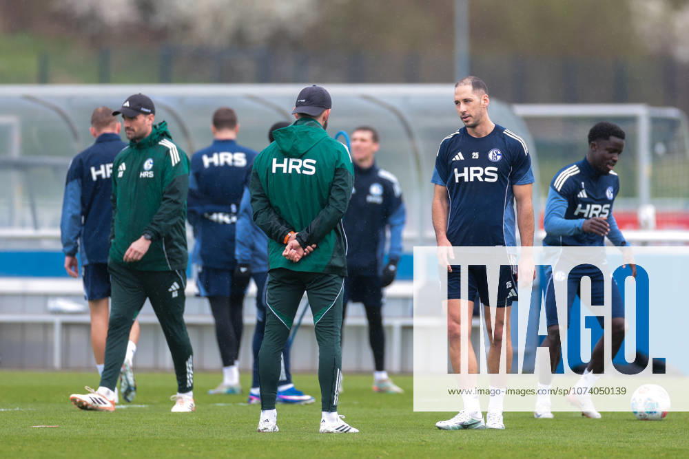 Soccer training of FC Schalke 04 f l Coach Miron Muslic FC Schalke 04 , Nikola Katic FC Schalke 04 , Christian Gomis FC Schalke 04 Gelsenkirchen Training ground FC Schalke 04 NRW Germany xRHR PHOTO YYx