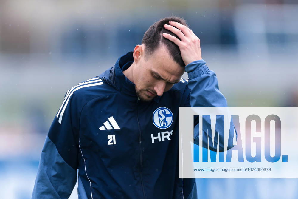 Football training of FC Schalke 04 Dejan Ljubicic FC Schalke 04 touches his head Gelsenkirchen training ground FC Schalke 04 NRW Germany xRHR PHOTO YYx