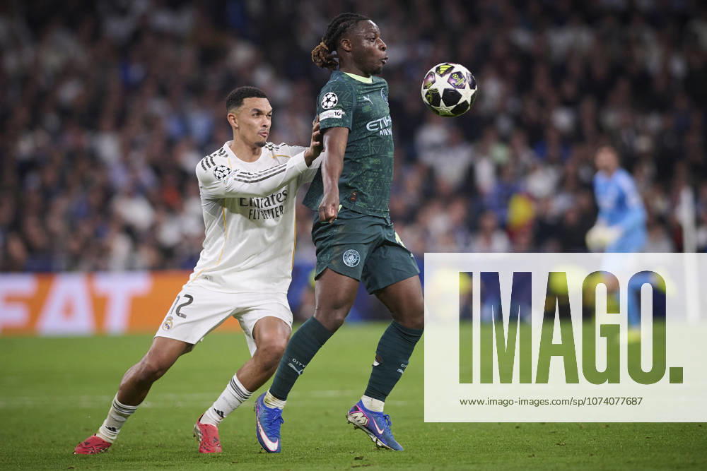 Real Madrid CF s Trent Alexander-Arnold (l) and Manchester City FC s Jeremy Doku during Champions League 2025 2026 match. March 11,2026. (20260311079)