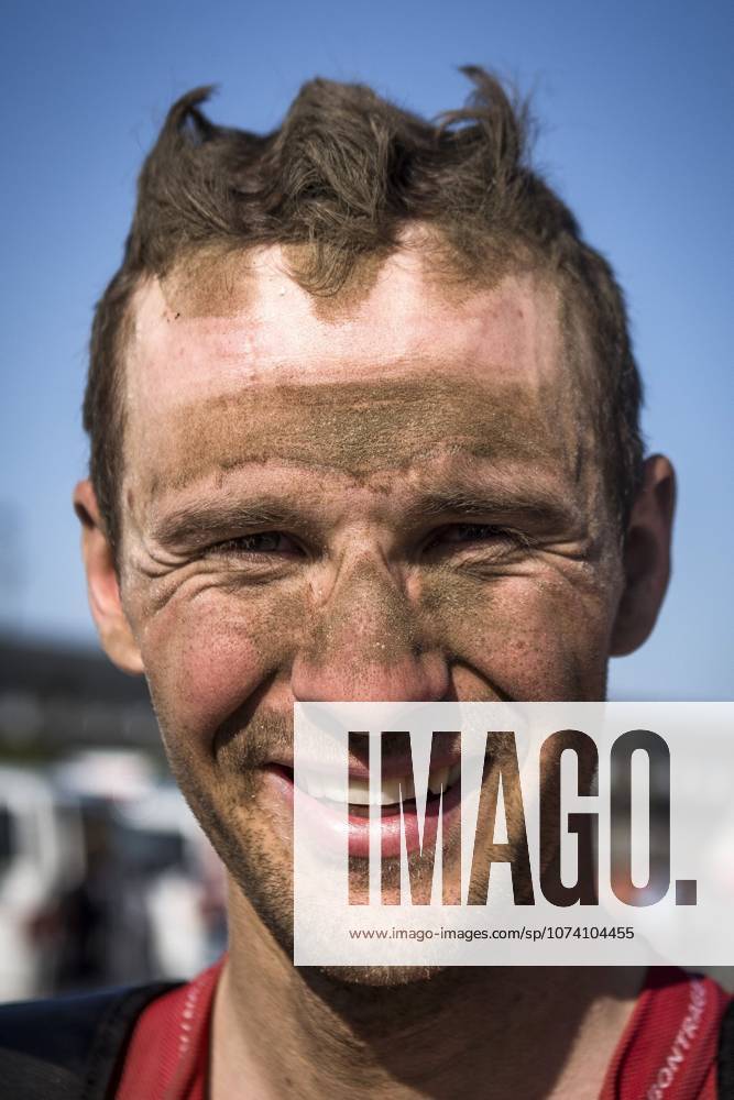 Road cycling, Rad, Radsport, Strasse illustration pictures ROUBAIX, FRANCE - APRIL 9 : THEUNS Edward (BEL) Rider of TREK - SEGAFREDO during the 115th UCI World Tour Paris - Roubaix cycling race with start in Compiegne and finish at the Velodrome Andre-Petrieux in Roubaix on April 09, 2017 in Roubaix, France, 9 04 17