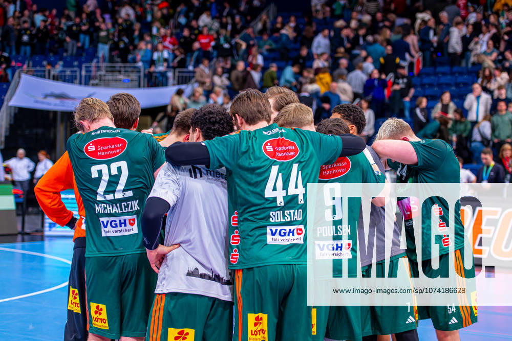 V l , TSV Hannover Burgdorf green vs HSV Hamburg white on matchday 25 of the 2025 2026 season in the DAIKIN Handball Bundesliga 13 03 2026, ZAG Arena Hannover, GER ,