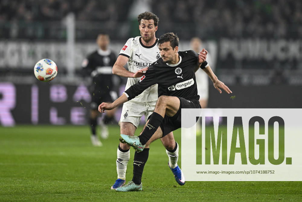 V li in duel Joe Scally Moenchengladbach 29 Adam Dzwigala Pauli 25 13 03 2026 ¢ Football ¢ Borussia Moenchengladbach vs FC St Pauli, Borussia Park, Moenchengladbach, DFB DFL REGULATIONS PROHIBIT ANY USE OF PHOTOGRAPHS AS IMAGE SEQUENCES AND OR QUASI VIDEO