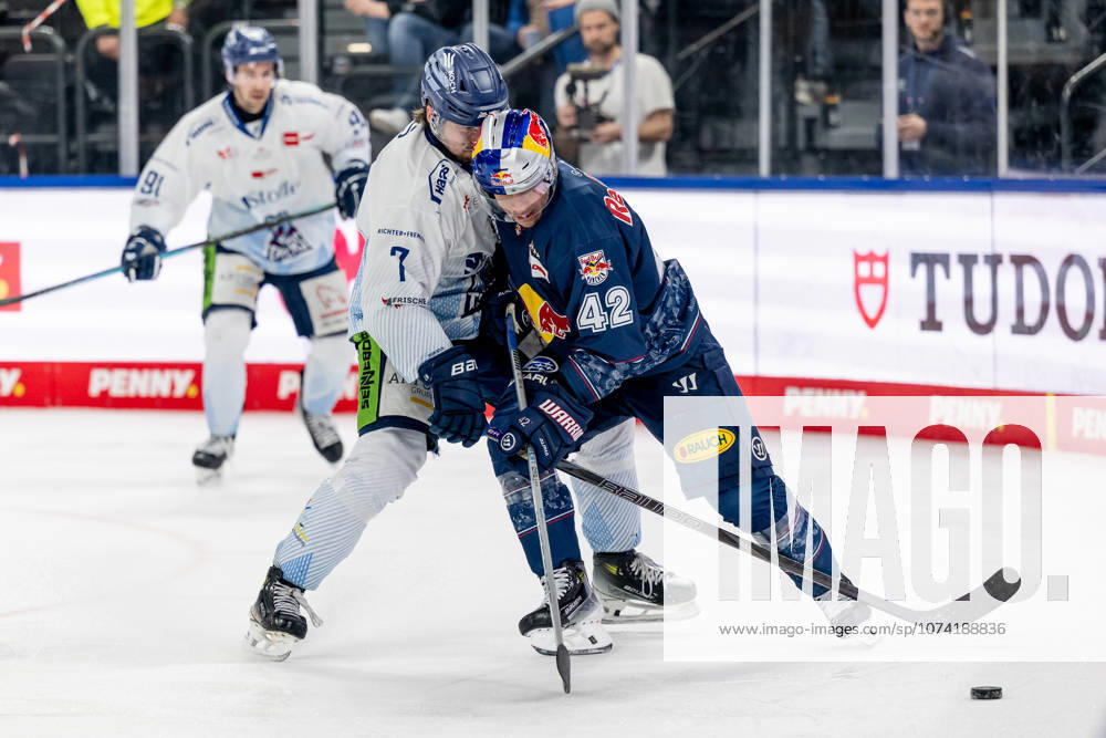 Fight for the puck duel between Nicolas Beaudin Straubing Tigers, 7 and Yasin Ehliz EHC Red Bull Muenchen, 42 GER, EHC Red Bull Muenchen vs Straubing Tigers, Ice Hockey, DEL, Matchday 51, Season 2025 2026, 13 03 2026 GER, EHC Red Bull Muenchen vs Straubing Tigers, Ice Hockey, DEL, Matchday 51, Season 2025 2026, 13 03 2026 Muenchen