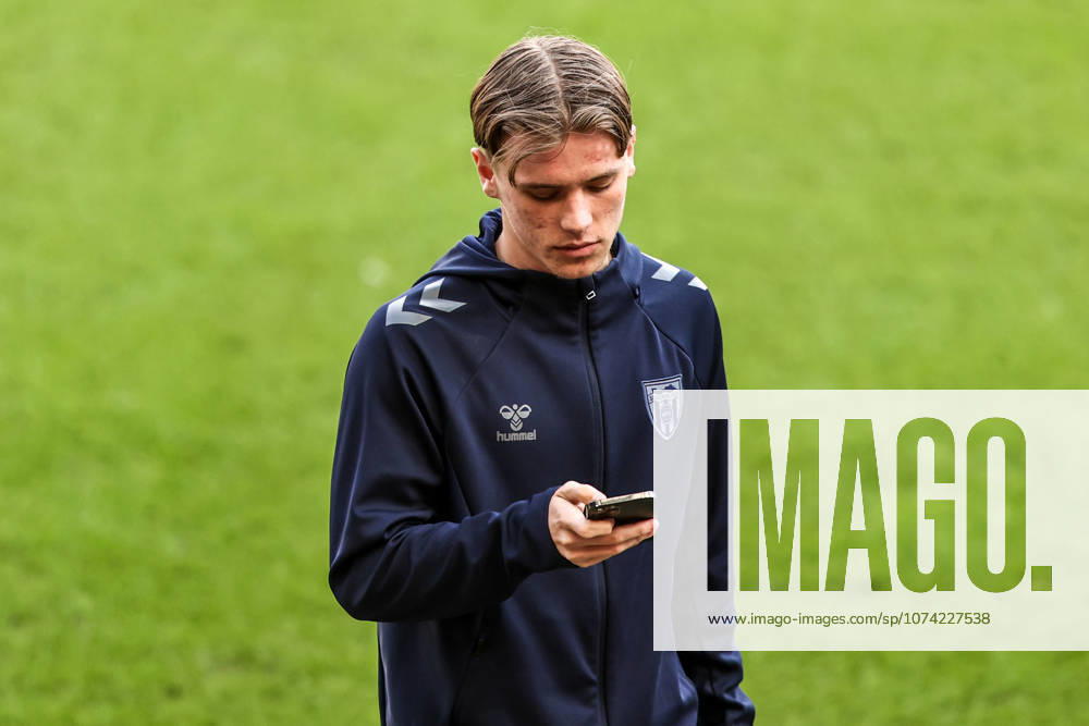 Sunderland v Brighton & Hove Albion - Premier League Dennis Cirkin of Sunderland arrives during the Premier League match between Sunderland and Brighton & Hove Albion at Stadium Of Light in Sunderland, United Kingdom, on March 14, 2026. Sunderland Tyne and Wear United Kingdom