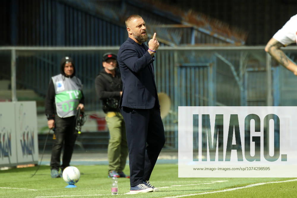 Genoas head coach Daniele De Rossi during the Serie A soccer match between Hellas Verona and Genoa at the Bentegodi Stadium in Verona, north west Italy - Sunday , March 15 , 2026. - Soccer .