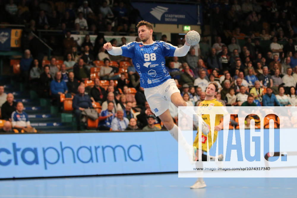 Handball Men 2025 2026 2 Handball Bundesliga 24 Matchday Dessau Roßlauer HV 06 HSG Krefeld Niederrhein Anhalt Arena Dessau Yannick Marcos Pust Dessau, 98, blue on a goal throw Dessau Roßlau Sachsen Anhalt Germany