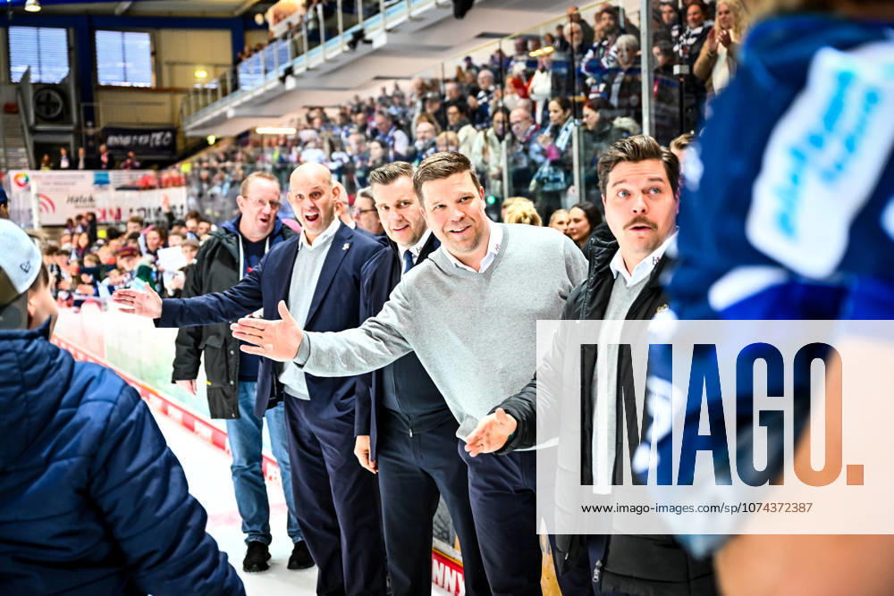 Stefan Nyman Head Coach, Head Coach, Iserlohn Roosters Tony Zabel Co Coach, Assistant Coach, Development Coach, Iserlohn Roosters Franz David Fritzmeier Sporting Director, Manager, Head Coach Iserlohn Roosters Jannu Kujala Co Coach, Assistant Coach, Performance Coach, Iserlohn Roosters Santeri Hilli Goalie and Video Coach, Iserlohn Roosters , GER, Iserlohn Roosters vs ERC Ingolstadt, Ice Hockey, Penny DEL, 52 Matchday, Season 2025 2026, 15 03 2026, GER, Iserlohn Roosters vs ERC Ingolstadt, Ice Hockey, Penny DEL, 52 Matchday, Season 2025 2026, 15 03 2026 Iserlohn