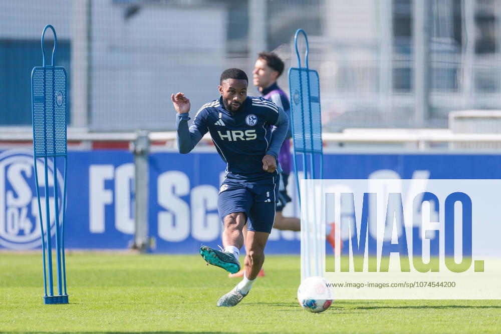 Football, Training of FC Schalke 04 Moussa Sylla FC Schalke 04 Gelsenkirchen Training ground FC Schalke 04 NRW Germany xRHR PHOTO YYx
