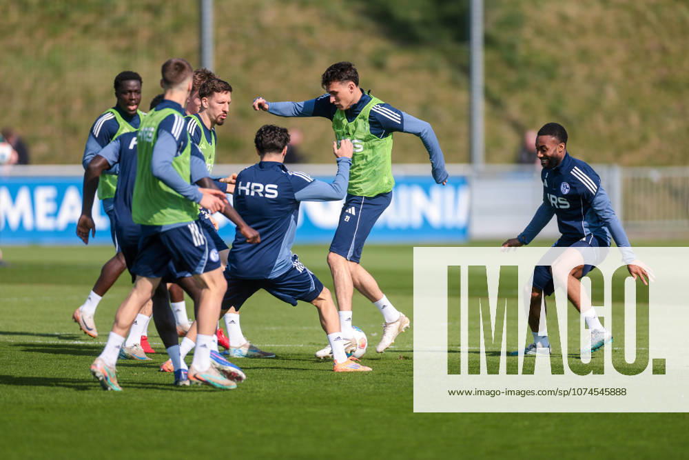 Football, Training of FC Schalke 04 v l Dejan Ljubicic FC Schalke 04 Moussa Sylla FC Schalke 04 Gelsenkirchen Training ground FC Schalke 04 NRW Germany xRHR PHOTO YYx