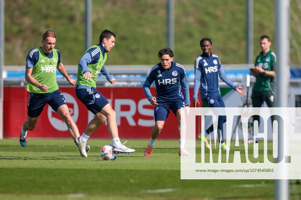 Football, Training of FC Schalke 04 f l Timo Becker FC Schalke 04 , Ron Schallenberg FC Schalke 04 , Soufiane El Faouzi FC Schalke 04 Gelsenkirchen Training ground FC Schalke 04 NRW Germany xRHR PHOTO YYx