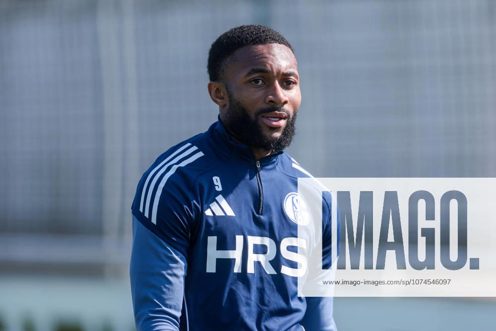 Football, Training of FC Schalke 04 Moussa Sylla FC Schalke 04 , Gelsenkirchen Training ground FC Schalke 04 NRW Germany xRHR PHOTO YYx