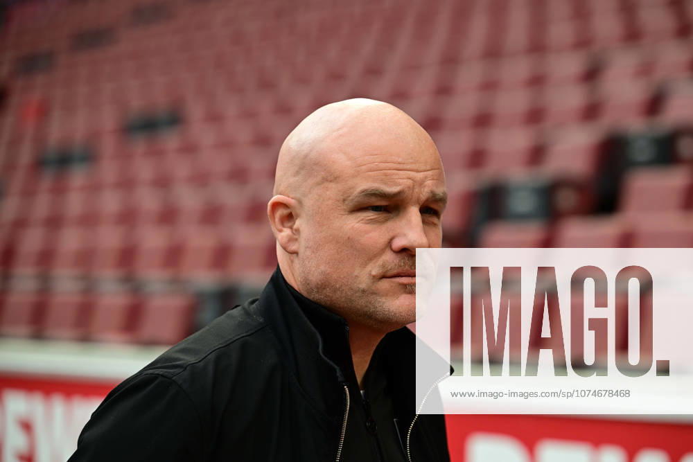 Cologne Football, Men, Season 2025 2026, 1 FC Koeln vs Borussia Moenchengladbach Rouven Schroeder Head of Sports, Gladbach DFL regulations prohibit any use of photographs as image sequences and or quasi video Rhein Energie Stadion NRW Germany
