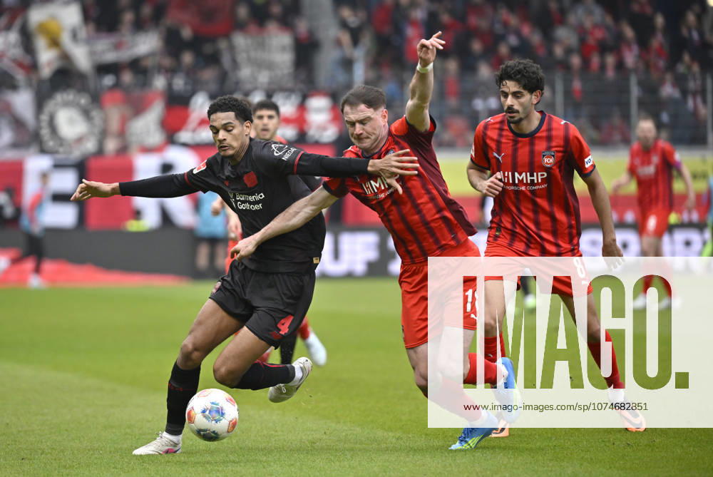 One-on-one, action Budu Zivzivadze Siwsiwadse 1 FC Heidenheim 1846 FCH 11 vs Jarell Quansah Bayer 04 Leverkusen 04 Eren Dinkci 1 FC Heidenheim 1846 FCH 08 1 FC Heidenheim 1846 FCH vs Bayer 04 Leverkusen B04 21 03 2026 DFL REGULATIONS PROHIBIT ANY USE OF PHOTOGRAPHS AS IMAGE SEQUENCES AND OR QUASI VIDEO 1 FC Heidenheim 1846 FCH vs Bayer 04 Leverkusen