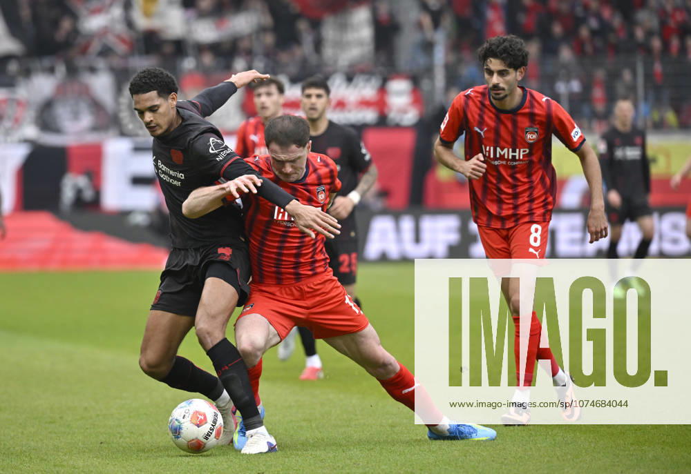 One-on-one, action Budu Zivzivadze Siwsiwadse 1 FC Heidenheim 1846 FCH 11 vs Jarell Quansah Bayer 04 Leverkusen 04 Eren Dinkci 1 FC Heidenheim 1846 FCH 08 1 FC Heidenheim 1846 FCH vs Bayer 04 Leverkusen B04 21 03 2026 DFL REGULATIONS PROHIBIT ANY USE OF PHOTOGRAPHS AS IMAGE SEQUENCES AND OR QUASI VIDEO 1 FC Heidenheim 1846 FCH vs Bayer 04 Leverkusen