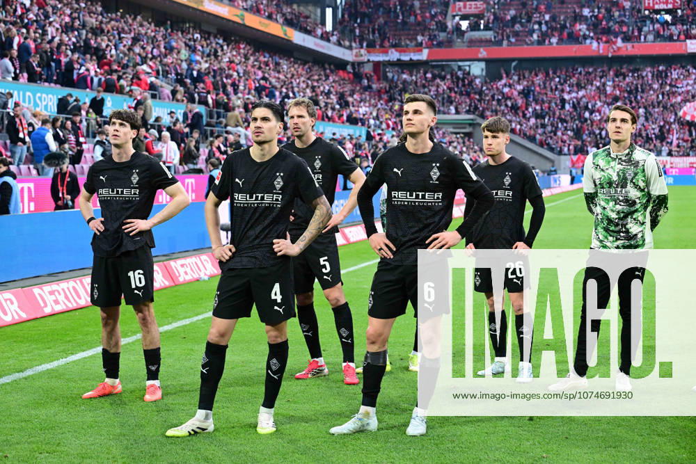Koeln Fußball, Herren, Saison 2025 2026, 1 FC Koeln vs Borussia Moenchengladbach The Gladbachers are disappointed after the game that they did not bring home the derby victory DFL regulations prohibit any use of photographs as image sequences and or quasi video Rhein Energie Stadion NRW Germany