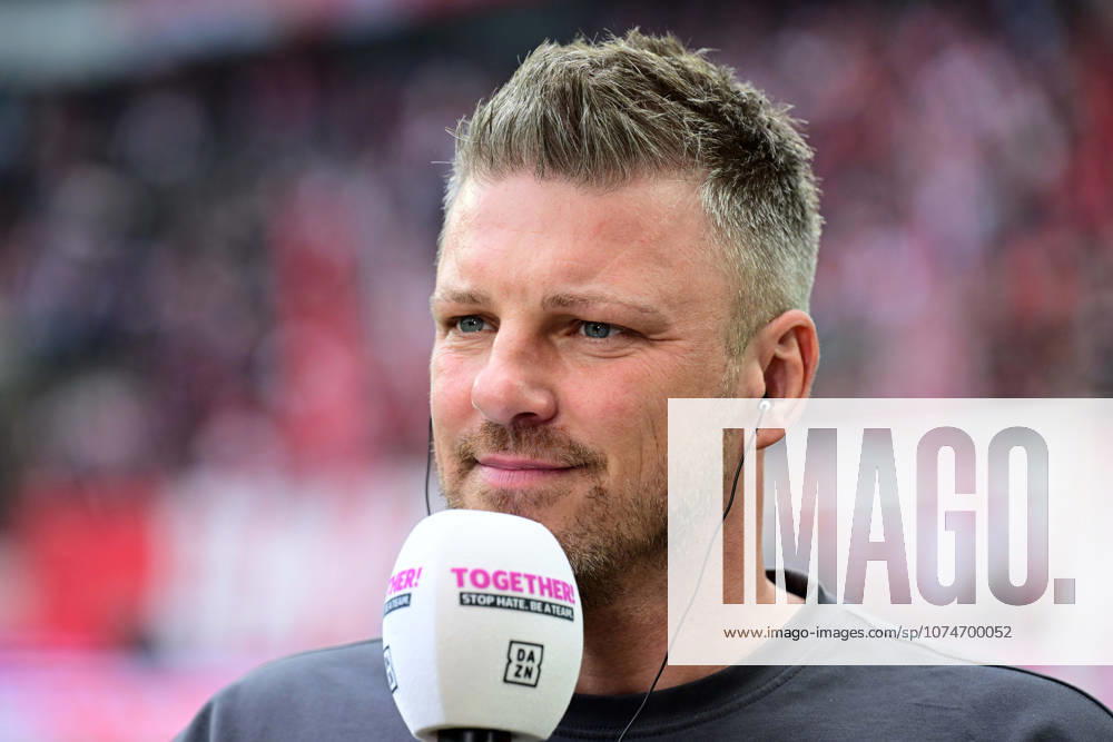 Koeln Football, Men, Season 2025 2026, 1 FC Koeln vs Borussia Moenchengladbach Lukas Kwasniok Coach Koeln DFL regulations prohibit any use of photographs as image sequences and or quasi video Rhein Energie Stadion NRW Germany