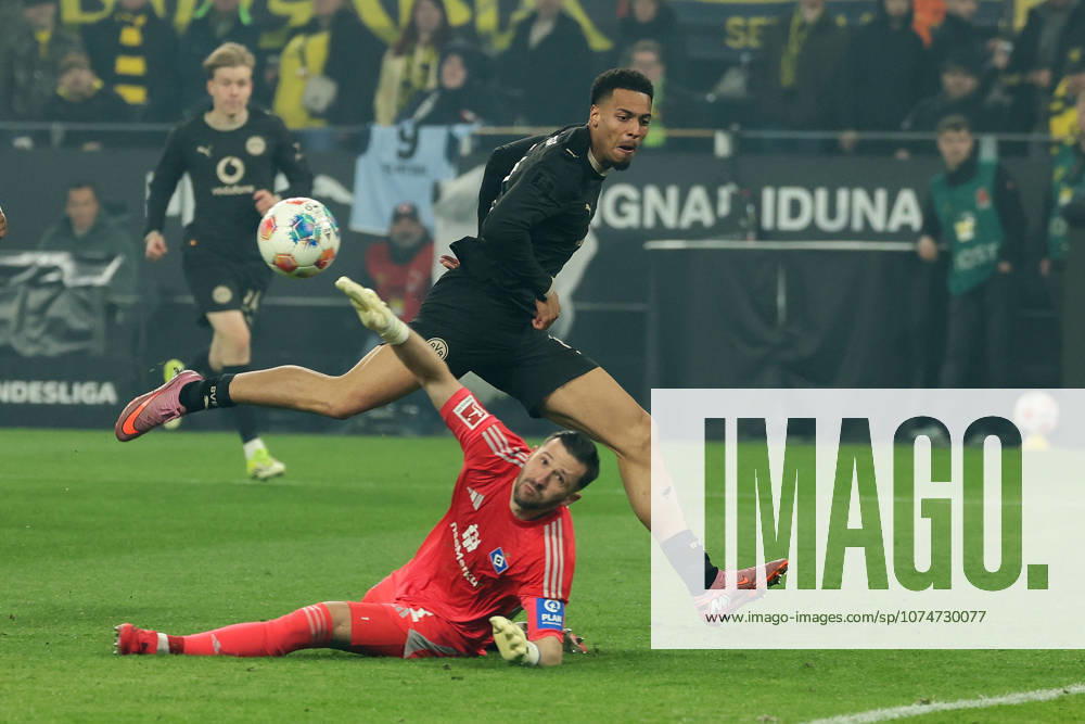 Dortmund, Germany, 21 03 26, Felix Nmecha Borussia Dortmund and Daniel Heuer Fernandes Hamburger SV in a duel during the Bundesliga 1 match between Borussia Dortmund Hamburger SV at Signal Iduna Park in Dortmund Photo by Joachim Bywaletz DFB DFL REGULATIONS PROHIBIT ANY USE OF PHOTOGRAPHS AS IMAGE SEQUENCES AND OR QUASI VIDEO