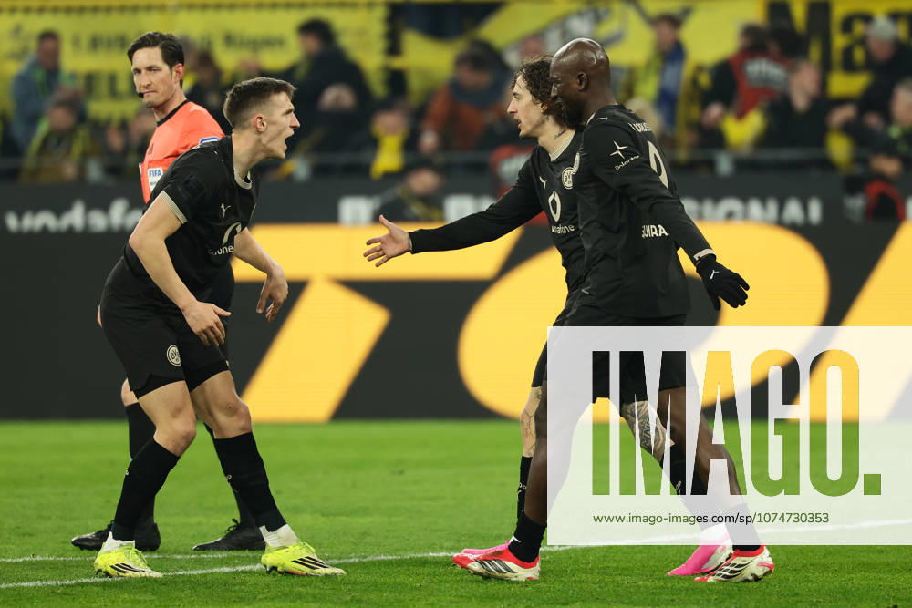 Dortmund, Germany, 21 03 26, Nico Schlotterbeck Borussia Dortmund , Fabio Silva Borussia Dortmund and the goal scorer to 2 2 Serhou Guirassy Borussia Dortmund during the match of the 1 Bundesliga between Borussia Dortmund Hamburger SV at the Signal Iduna Park in Dortmund Photo by Joachim Bywaletz DFB DFL REGULATIONS PROHIBIT ANY USE OF PHOTOGRAPHS AS IMAGE SEQUENCES AND OR QUASI VIDEO