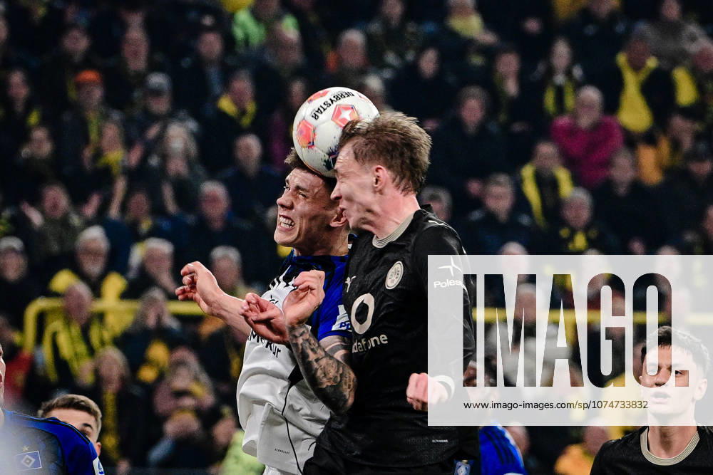 Maximilian Beier 14 Borussia Dortmund in duel with Luka Vuskovic 44 Hamburger SV , Borussia Dortmund vs Hamburger SV, Soccer, 1 Bundesliga, Matchday 27, 21 03 2026 DFB regulations prohibit any use of photographs as image sequences and or quasi video Dortmund Nordrhein Westfalen Germany