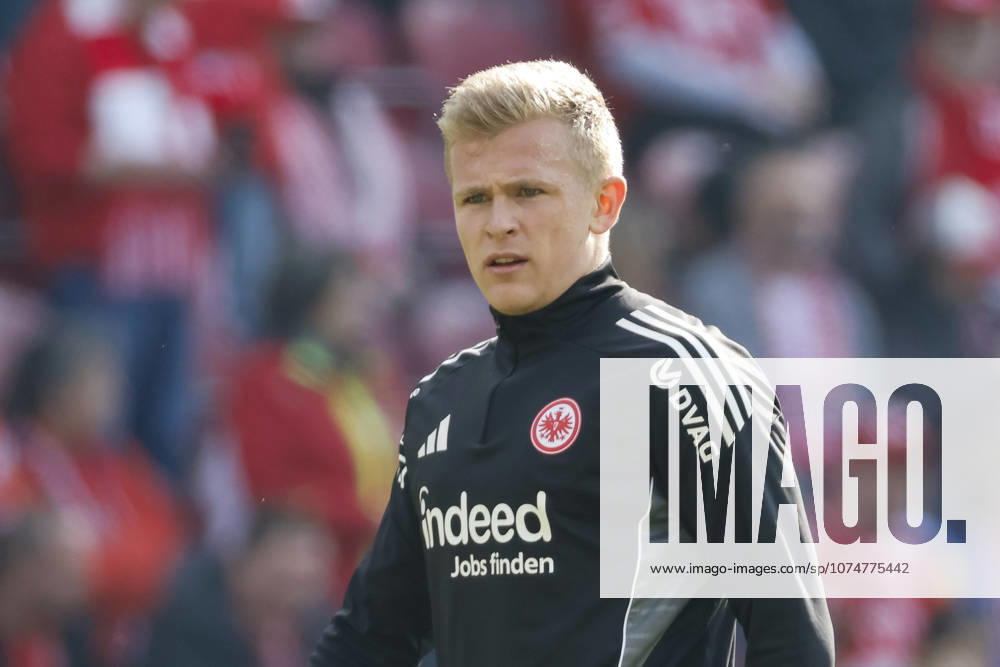 Jonathan Burkardt Eintracht Frankfurt, 09 warming up before the start of the match , Germany, Soccer, 1 Bundesliga, Matchday 27, 2025 2026, 1 FSV Mainz vs Eintracht Frankfurt, 22 03 2026, Mainz Mewa Arena Rheinland Pfalz Germany