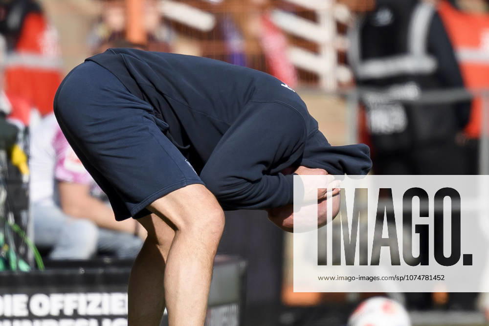 Coach Uwe Roesler VfL Bochum looks dejected during the 2 Bundesliga match between VfL Bochum and Holstein Kiel at Vonovia Ruhrstadion on March 22, 2026 in Bochum, Germany, Germany Photo by Max Maiwald DeFodi Images Coach Uwe Roesler VfL Bochum looks dejected during the 2 Bundesliga match between VfL Bochum and Holstein Kiel at Vonovia Ruhrstadion on March 22, 2026 in Bochum, Germany Photo by Max Maiwald DeFodi Images Photo by Max Maiwald DeFodi Images