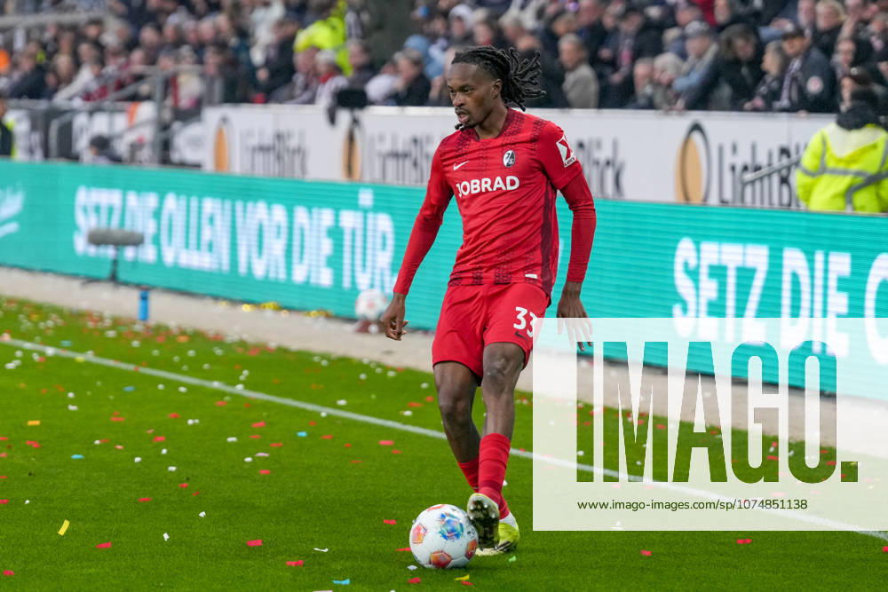 Jordy Makengo SC Freiburg, 33 on the ball , Germany, Football, 1 Bundesliga, Matchday 27, 2025 2026, FC St Pauli vs SC Freiburg, 22 03 2026, Millerntor Stadion, Hamburg, Germany DFL REGULATIONS PROHIBIT ANY USE OF PHOTOGRAPHS AS IMAGE SEQUENCES AND OR QUASI VIDEO Hamburg Millerntor Stadion Hamburg Germany