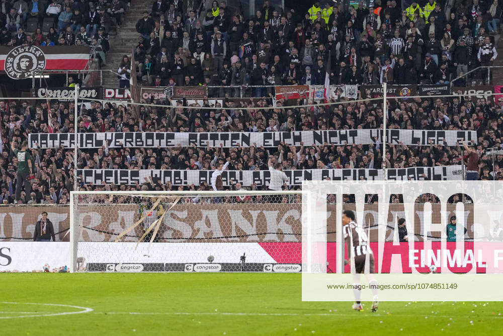 Banner of the fans and Ultras in the stands, Banner, Werder Bremen, VfL Wolfsburg , Germany, Football, 1 Bundesliga, 27 Matchday, 2025 2026, FC St Pauli vs SC Freiburg, 22 03 2026, Millerntor Stadion, Hamburg, Germany DFL REGULATIONS PROHIBIT ANY USE OF PHOTOGRAPHS AS IMAGE SEQUENCES AND OR QUASI VIDEO Hamburg Millerntor Stadion Hamburg Germany